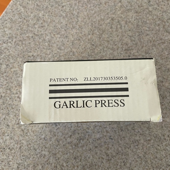 Garlic press - Picture 3 of 3